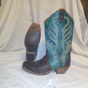 91/2 Twisted x square-toed boots with cowboy Heel